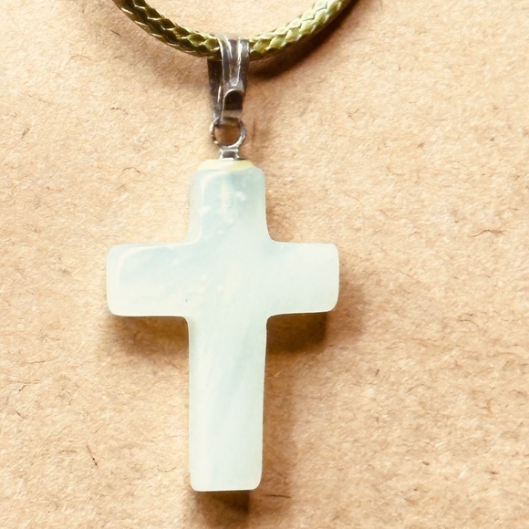 Green Chalcedony Carved Cross Pendant Pale Green EUC - Picture 6 of 9